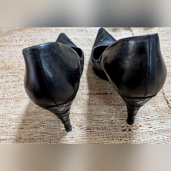 CHANEL • Quilted Leather Vintage Pumps in Black - Picture 6 of 8